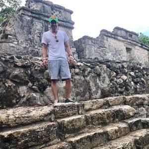 Meet your Posher, Moises